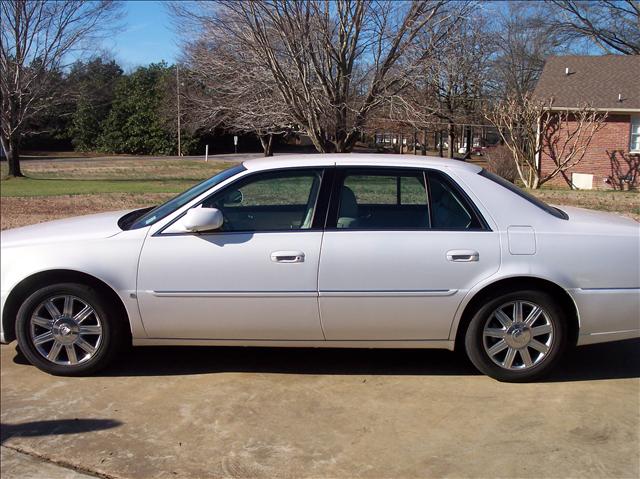 2006 Cadillac DTS Platinum Pickup 4D 5 1/2 Ft