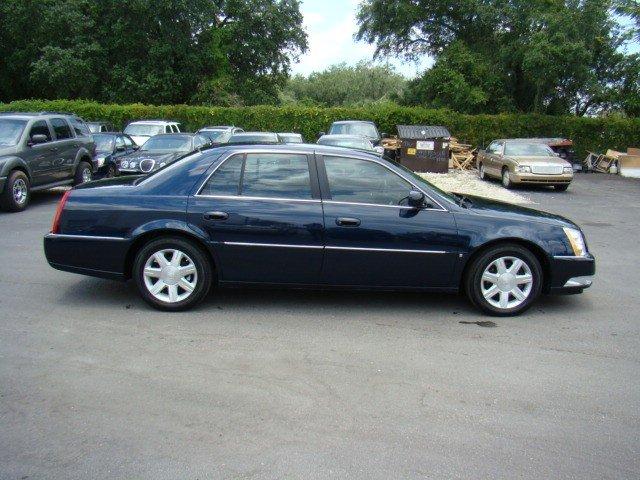 2006 Cadillac DTS XLT Pickup 4D 5 1/2 Ft