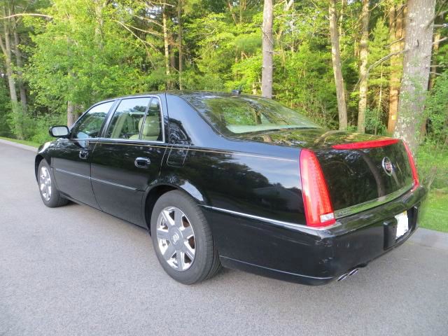 2007 Cadillac DTS 4dr Sdn I4 CVT Ltd Avail