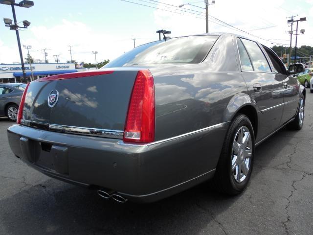 2007 Cadillac DTS 4dr Sdn I4 Auto 1.8 S Sedan