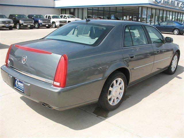 2008 Cadillac DTS Base