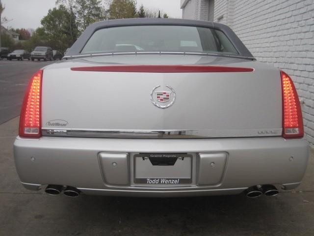 2008 Cadillac DTS 4dr Sdn I4 Auto