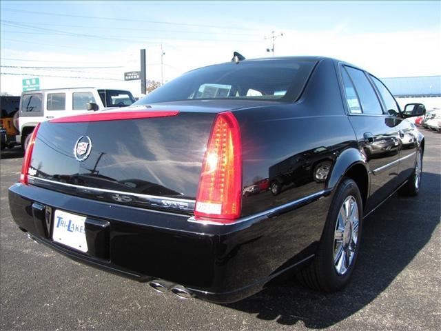 2010 Cadillac DTS Lariat DVD