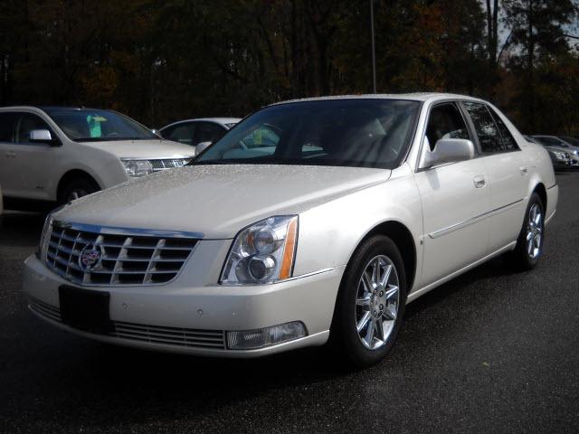 2010 Cadillac DTS XLT Pickup 4D 5 1/2 Ft