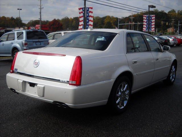 2010 Cadillac DTS XLT Pickup 4D 5 1/2 Ft