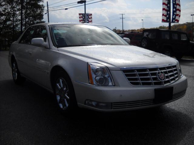 2010 Cadillac DTS XLT Pickup 4D 5 1/2 Ft