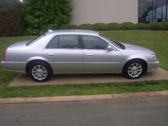 2010 Cadillac DTS Unknown