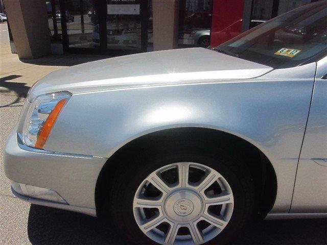 2010 Cadillac DTS XLT Pickup 4D 5 1/2 Ft