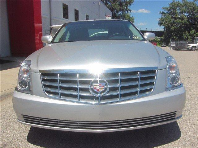 2010 Cadillac DTS XLT Pickup 4D 5 1/2 Ft