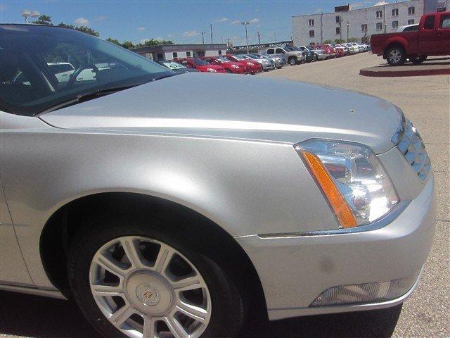 2010 Cadillac DTS XLT Pickup 4D 5 1/2 Ft