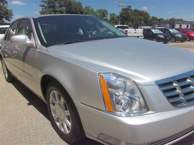 2010 Cadillac DTS XLT Pickup 4D 5 1/2 Ft