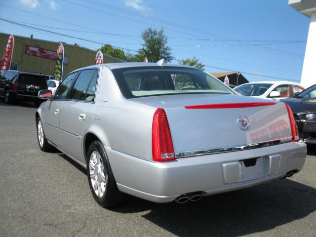 2010 Cadillac DTS Unknown