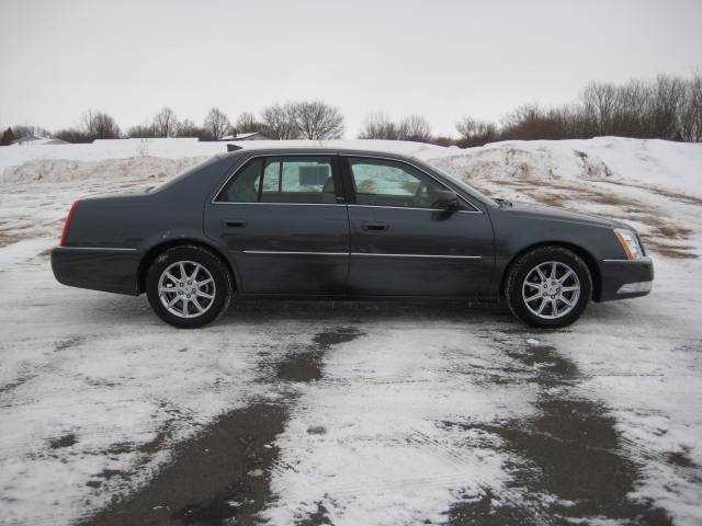 2010 Cadillac DTS XLT Pickup 4D 5 1/2 Ft