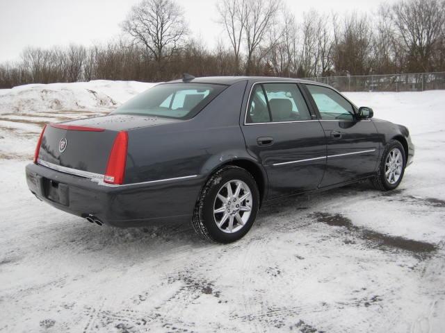 2010 Cadillac DTS XLT Pickup 4D 5 1/2 Ft