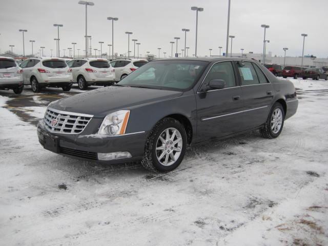 2010 Cadillac DTS XLT Pickup 4D 5 1/2 Ft