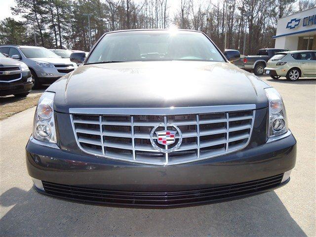 2010 Cadillac DTS XLT Pickup 4D 5 1/2 Ft