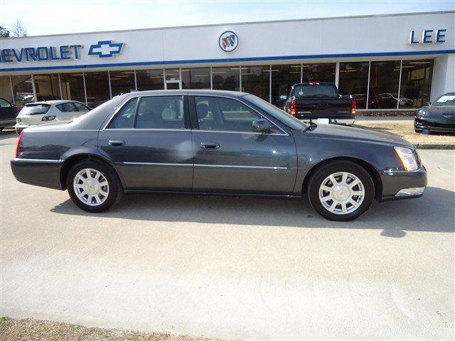 2010 Cadillac DTS XLT Pickup 4D 5 1/2 Ft