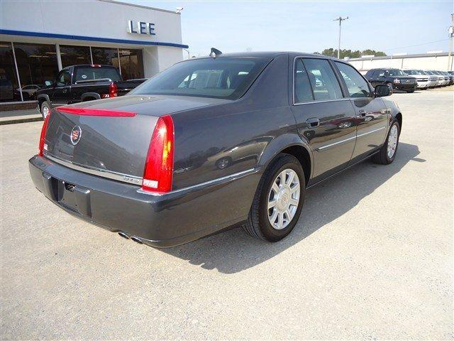 2010 Cadillac DTS XLT Pickup 4D 5 1/2 Ft