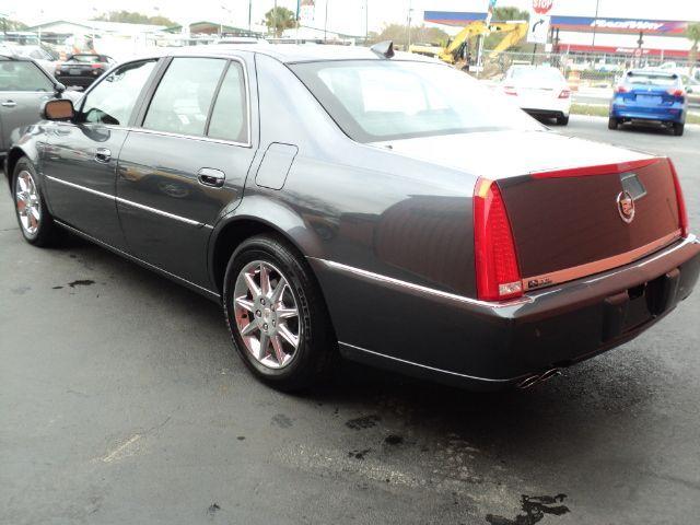 2010 Cadillac DTS 5DR 4WD CREW CA