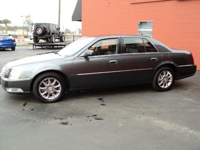 2010 Cadillac DTS 5DR 4WD CREW CA