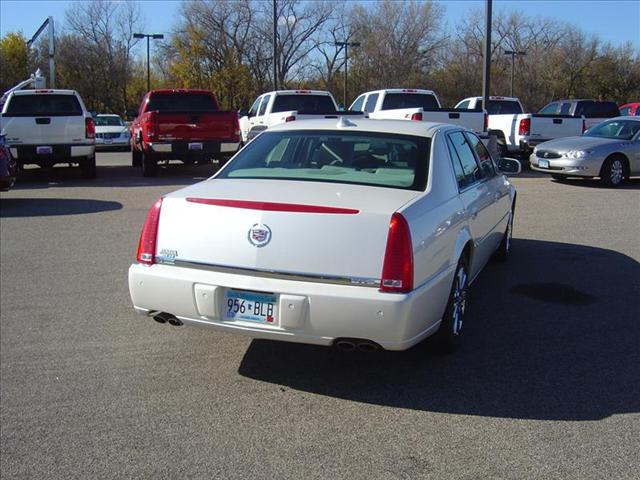 2010 Cadillac DTS Lariat DVD