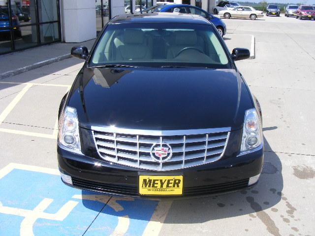 2010 Cadillac DTS XLT Pickup 4D 5 1/2 Ft