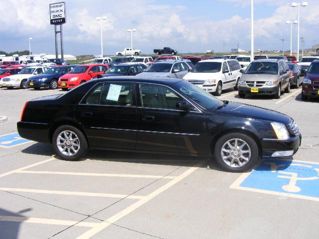 2010 Cadillac DTS XLT Pickup 4D 5 1/2 Ft