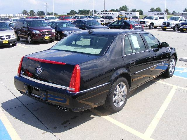 2010 Cadillac DTS XLT Pickup 4D 5 1/2 Ft