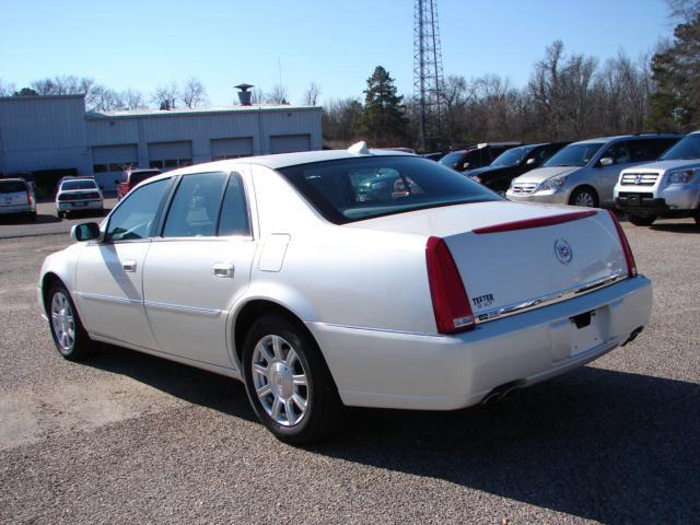 2010 Cadillac DTS Unknown