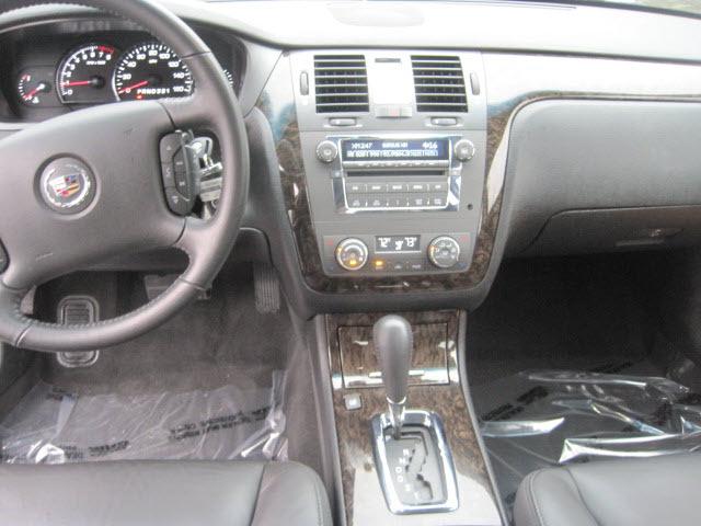 2010 Cadillac DTS Lariat DVD