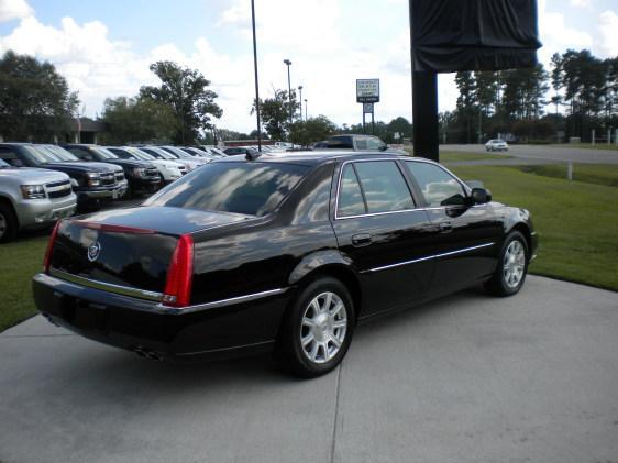 2010 Cadillac DTS Base