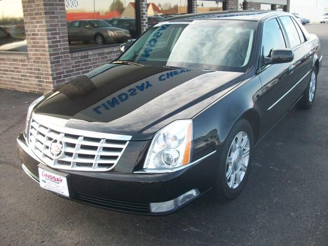 2010 Cadillac DTS XLT Pickup 4D 5 1/2 Ft