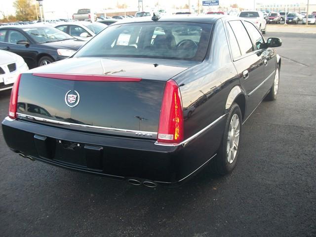 2010 Cadillac DTS XLT Pickup 4D 5 1/2 Ft