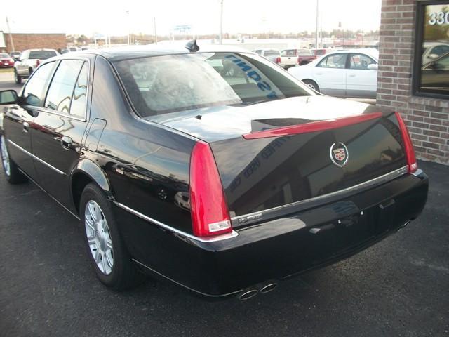 2010 Cadillac DTS XLT Pickup 4D 5 1/2 Ft