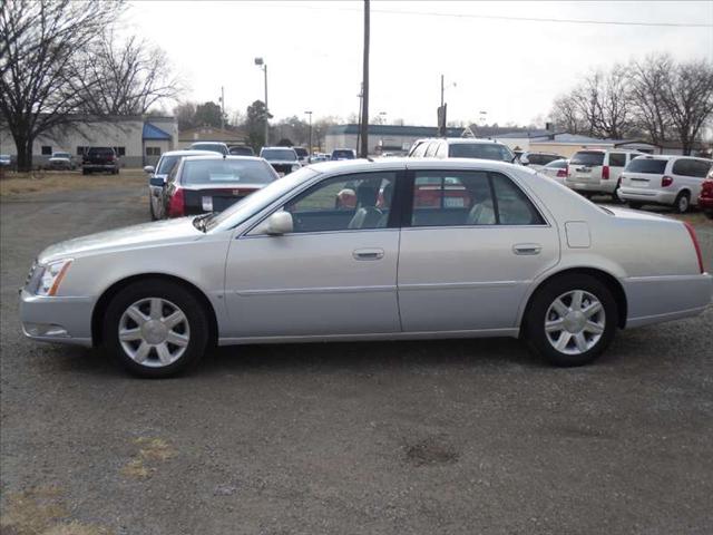 2010 Cadillac DTS XLT Pickup 4D 5 1/2 Ft