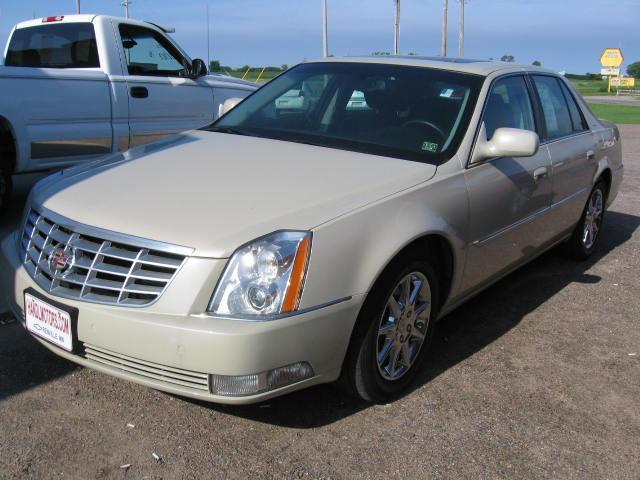 2010 Cadillac DTS XLT Pickup 4D 5 1/2 Ft