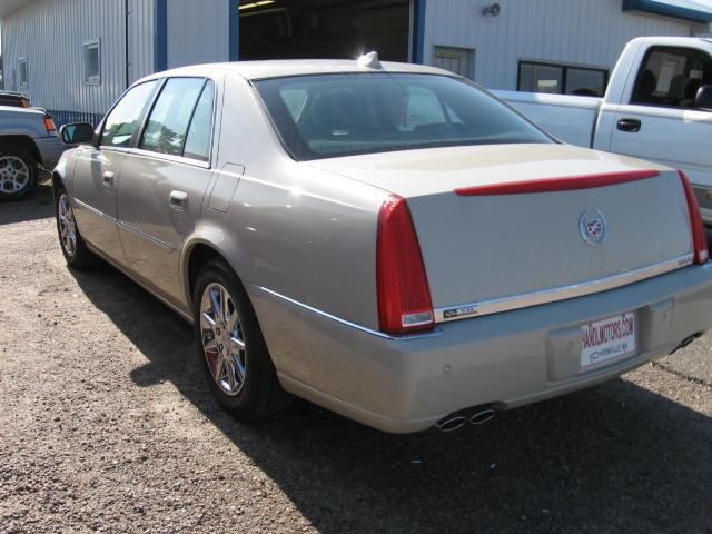 2010 Cadillac DTS XLT Pickup 4D 5 1/2 Ft