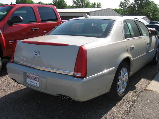 2010 Cadillac DTS XLT Pickup 4D 5 1/2 Ft