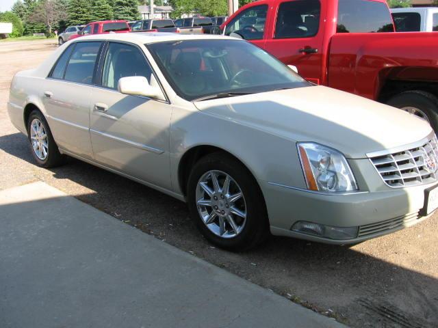 2010 Cadillac DTS XLT Pickup 4D 5 1/2 Ft