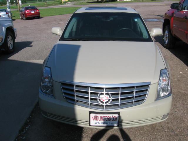 2010 Cadillac DTS XLT Pickup 4D 5 1/2 Ft