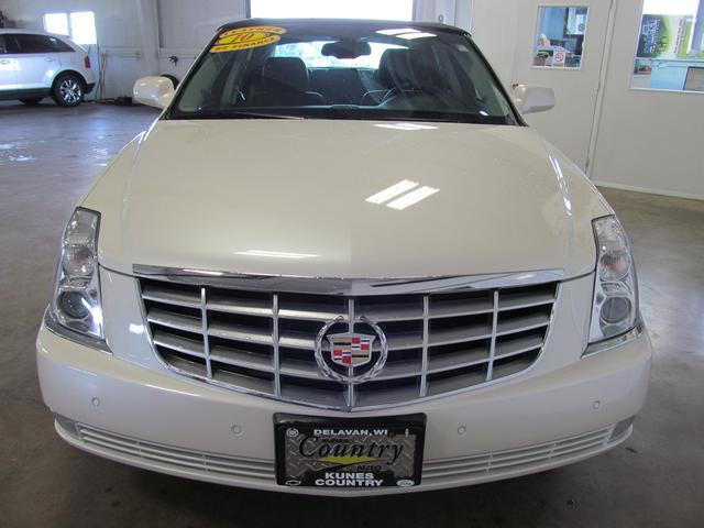 2010 Cadillac DTS Base