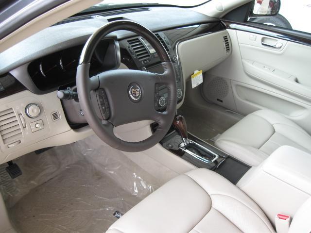 2010 Cadillac DTS Unknown