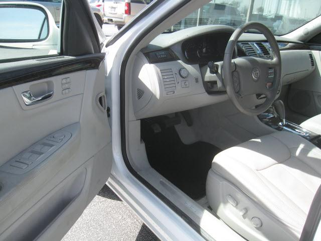 2010 Cadillac DTS Unknown