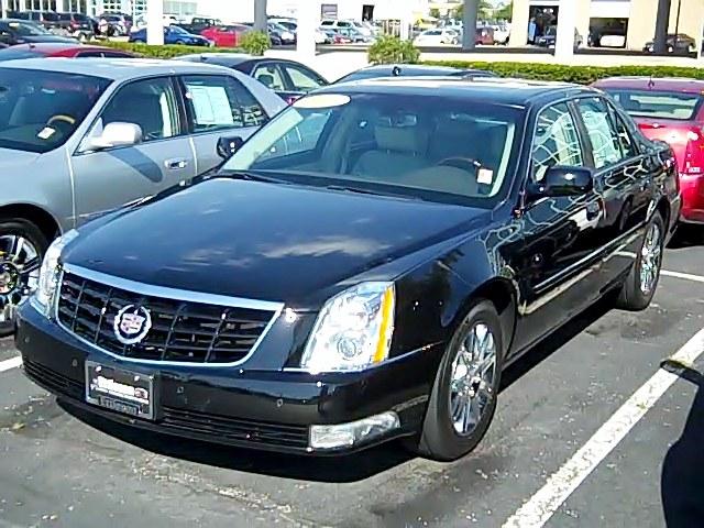 2011 Cadillac DTS R350 4 Matic