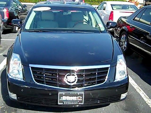 2011 Cadillac DTS R350 4 Matic