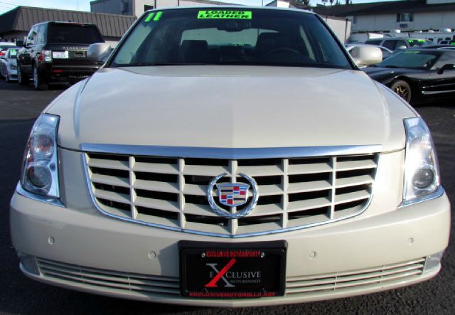 2011 Cadillac DTS FWD SLT