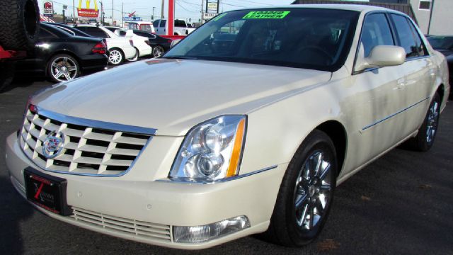 2011 Cadillac DTS FWD SLT