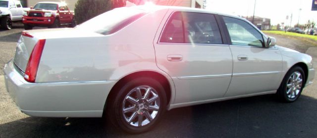 2011 Cadillac DTS FWD SLT