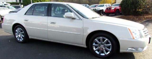 2011 Cadillac DTS FWD SLT