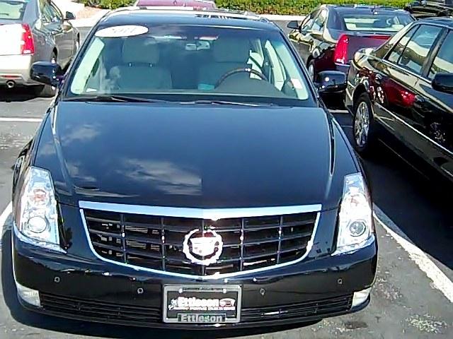 2011 Cadillac DTS R350 4 Matic